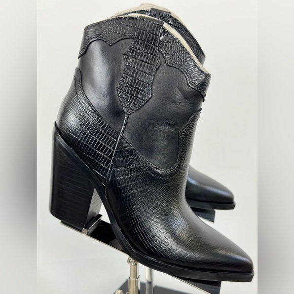 Marc Fisher LTD Black Embossed Gona Leather Pull on Western Boot Pointy … - Picture 9 of 15